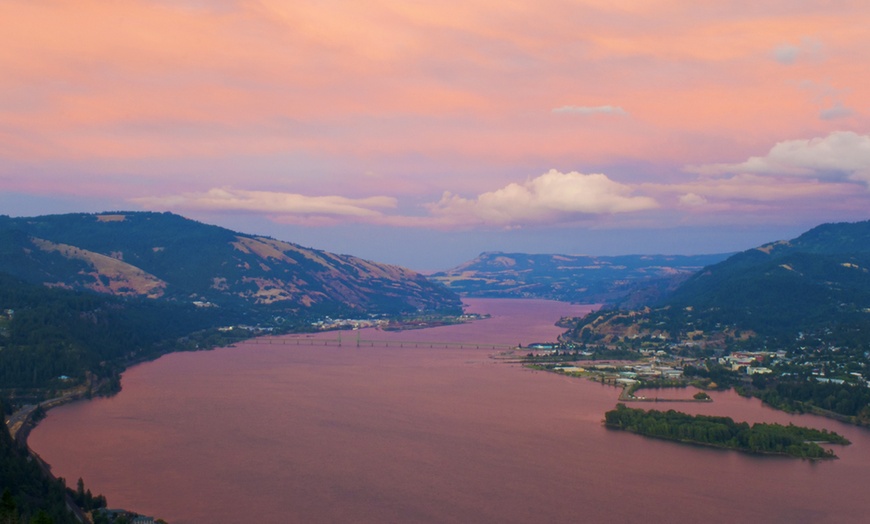 Image 1: Full-Day Multnomah Falls, Columbia River Gorge & Mt. Hood Tour