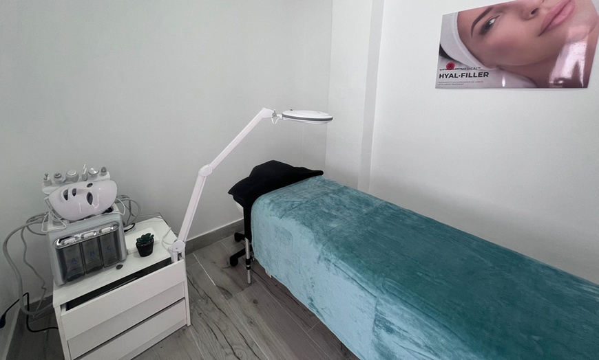 Image 3: Lifting y tinte de pestañas o con diseño y depilación de cejas 