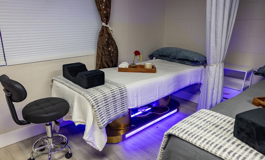 Image 16: Full Set Classic LED Lashes Or Natural Eyelash Extensions w/Cat & More