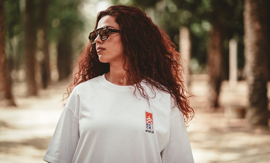 Image 3: Sesión de fotos exterior individual o en pareja con 10 fotos retocadas