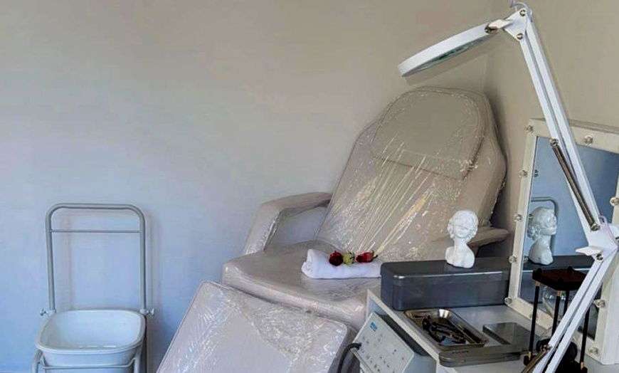 Image 3: 20 Min. Nacken- oder 45 - 90 Min. Ganzkörper-Massage für 1 Dame