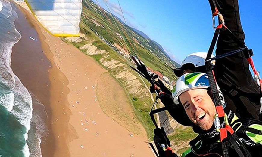 Image 3: Bautismo de vuelo en parapente biplaza para 1 o 2 adultos