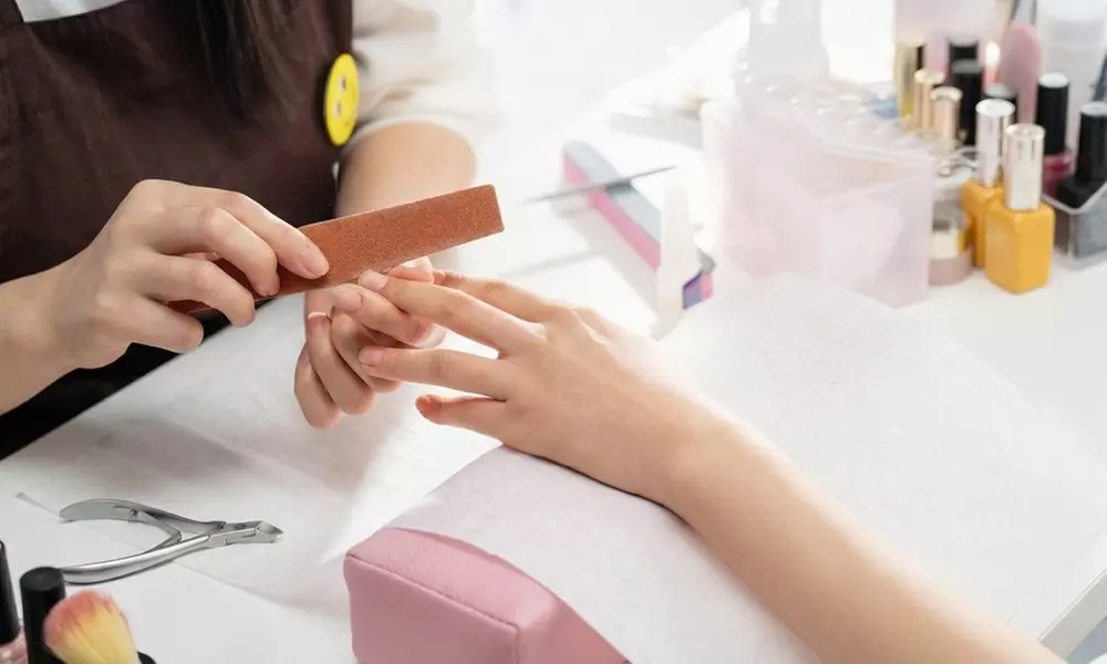 Pamper Yourself with Dipping Powder Nails at Deluxe I nails