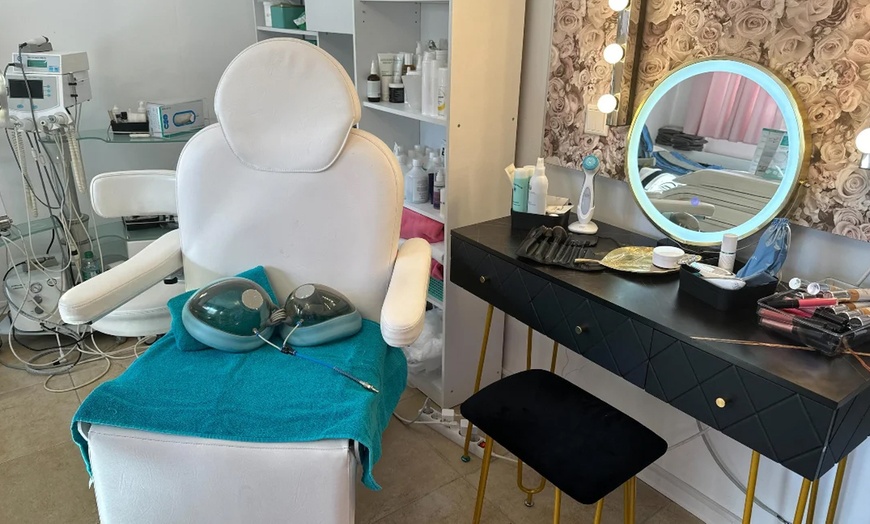 Image 2: Bis zu 59% Rabatt auf den Kosmetische Gesichtsbehandlung bei MC Moments Cosmetic Detox Body Oberhausen