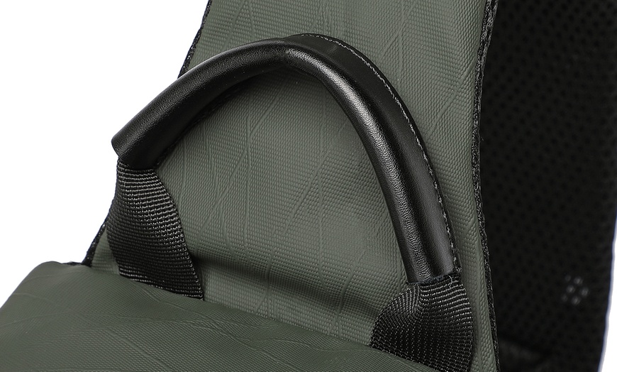 Image 20: Wasserfeste Umhänge-Brusttasche für Herren