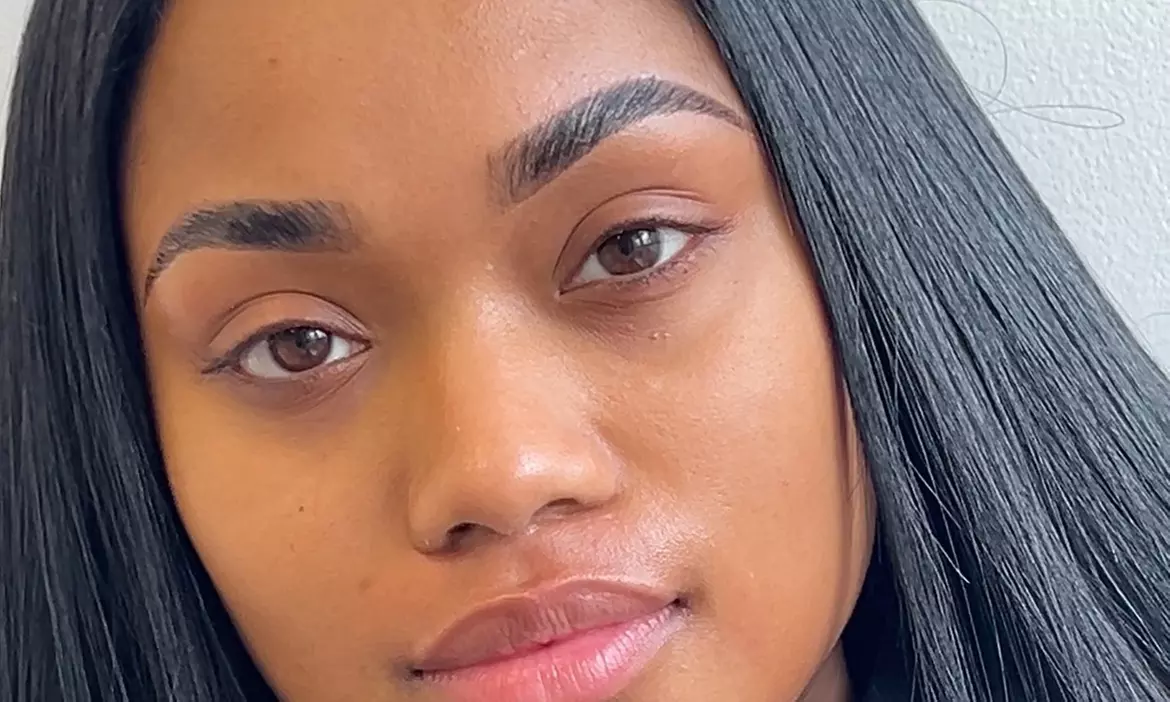 Transform Your Look with Expert Brow Waxing and Tint at Carvd Studios 