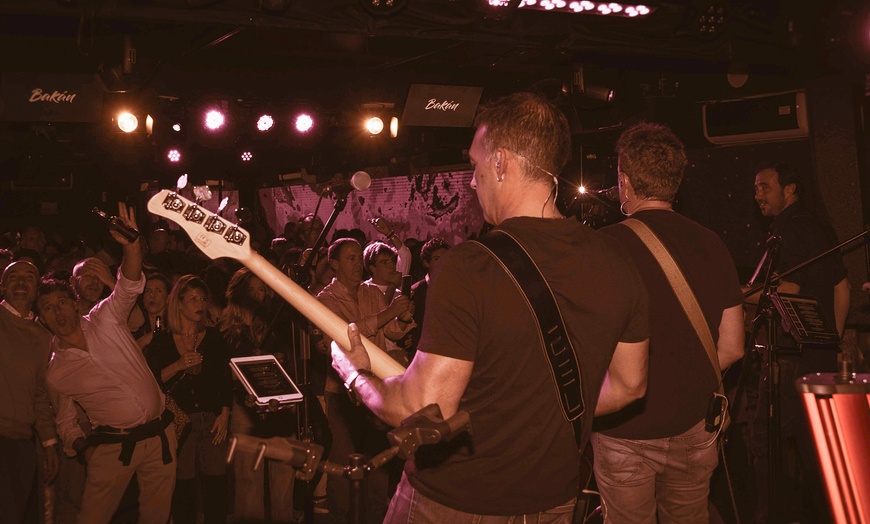 Image 12: Menú de picoteo con show de música en directo para 2 o 4 personas