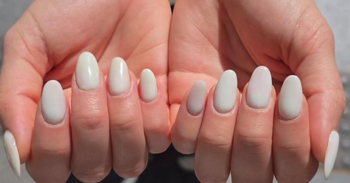 Puesta de uñas Dual System con esmaltado semipermanente en Madrid