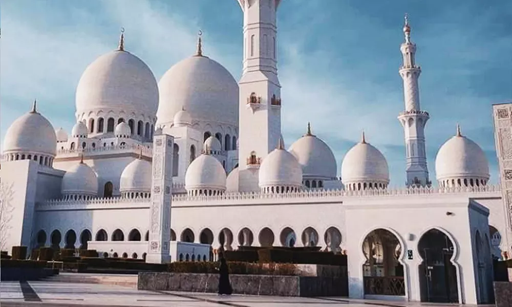 Discover Abu Dhabi With A City Tour For One to Four People