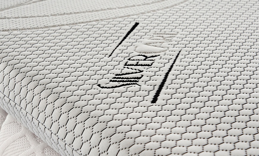 Image 2: Topper Memory Foam Silver Care: Comfort e Igiene per il Tuo Materasso
