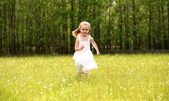 30- or 60-Min On-Location Outdoor Photo Session w/ $50 Photo Credit 