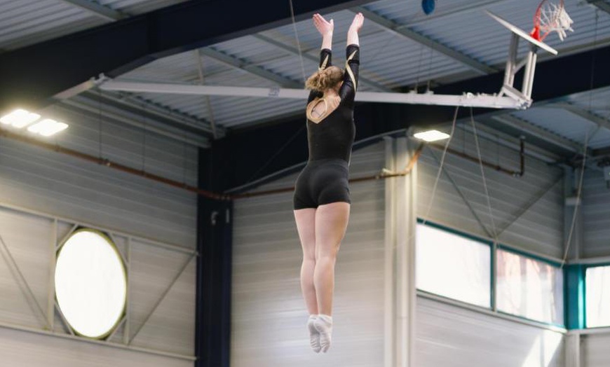 Image 2: Stage d'initiation au trampoline de 1h30