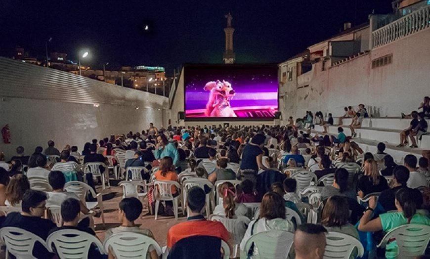 Image 4: 1 o 2 entradas a cine de verano con refresco y palomitas