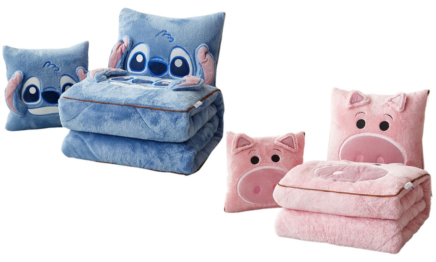 Image 2: Coperta e cuscino a tema cartoni