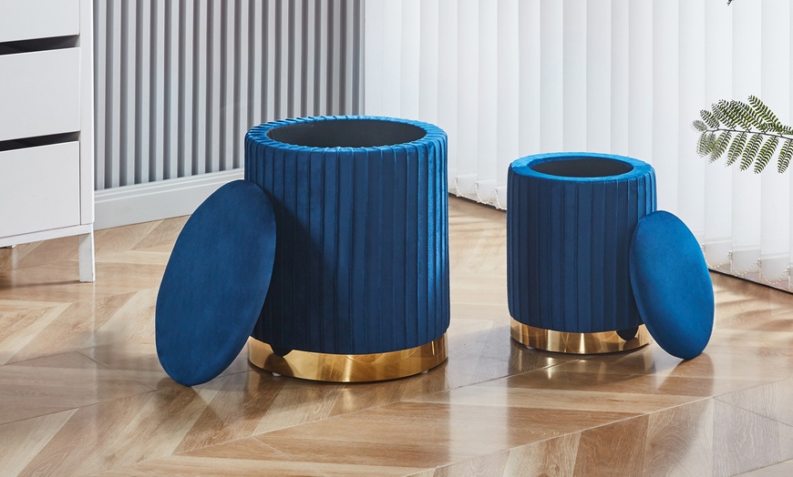 Image 14: Conjunto de pufs de terciopelo