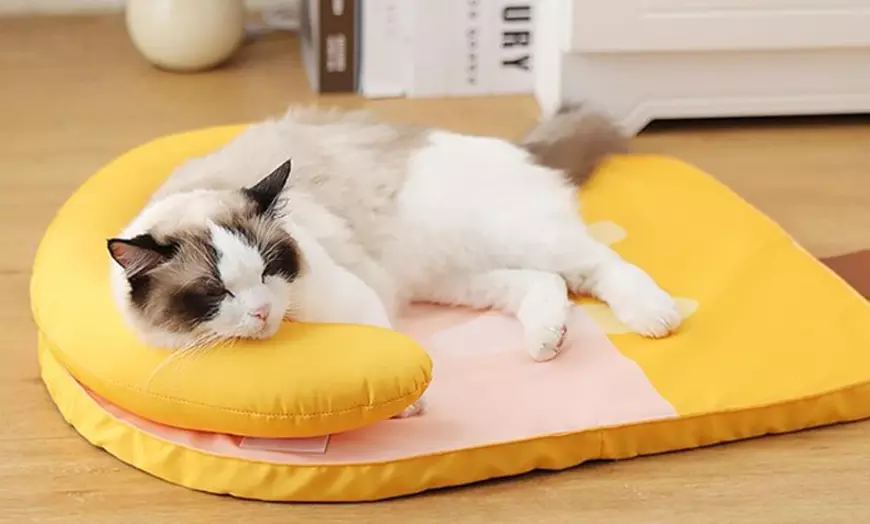 Image 8: Breathable Slide and Scratch-Resistant Cooling Mat for Cat or Dog 