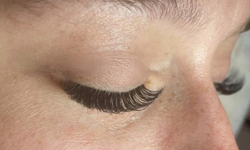 Image 7: Classic, Hybrid, Volume, Mega, Doll-Eye or Cat-Eye Eyelash Extensions