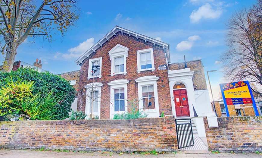 Image 1: London: Standard / Superior Double Room for Two with Breakfast