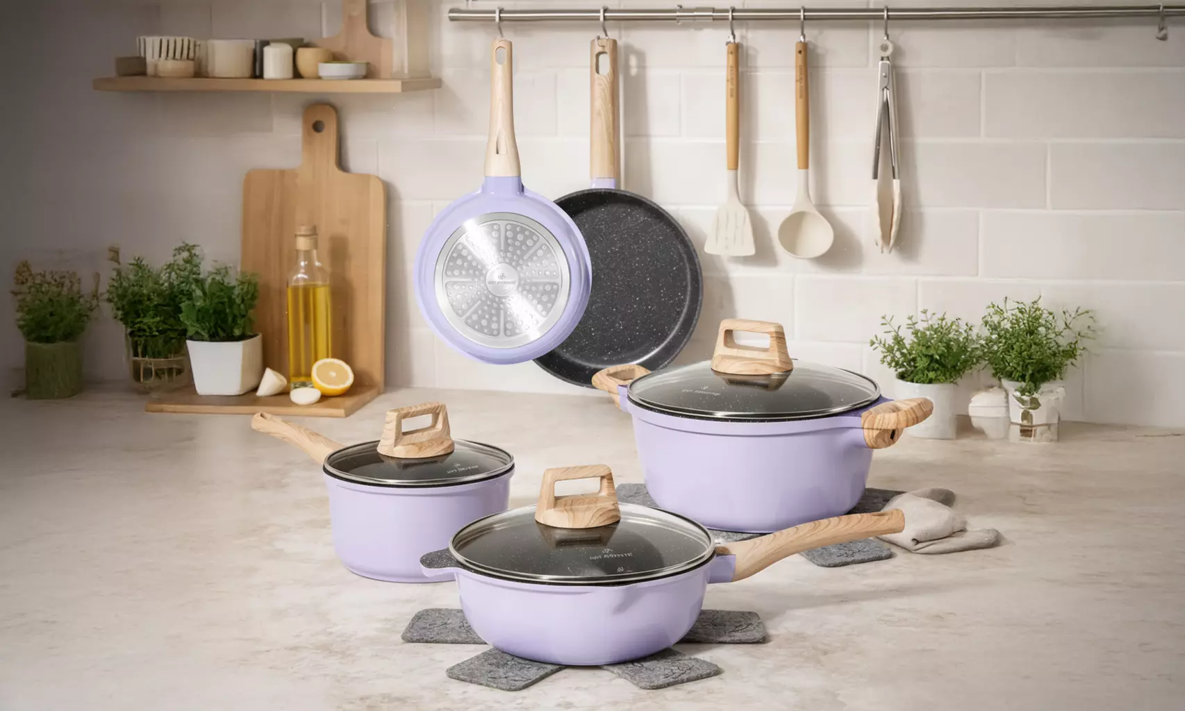 Set di pentole con coperchi in vetro