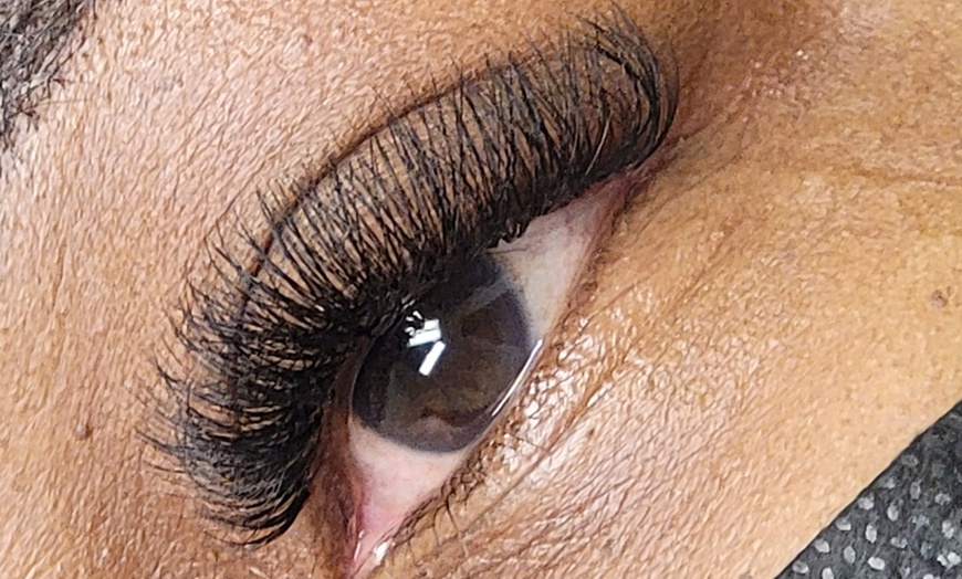 Image 2: Custom-Mapped Classic Lash Full Set or Luxurious Volume Lashes