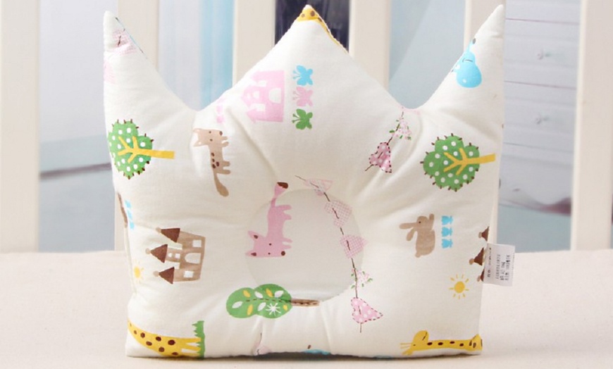 Image 4: Infant Crown Support Pillow