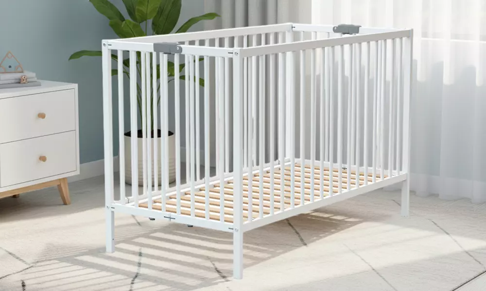 Lit-bébé pliant 60 x 120 cm WEBABY, coloris au choix, matelas en option, livraison offerte - Primary Image