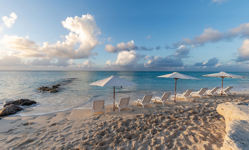 Image 9: ✈ 4-Day Stay at Atrium Resort with Air from Great Value Vacations