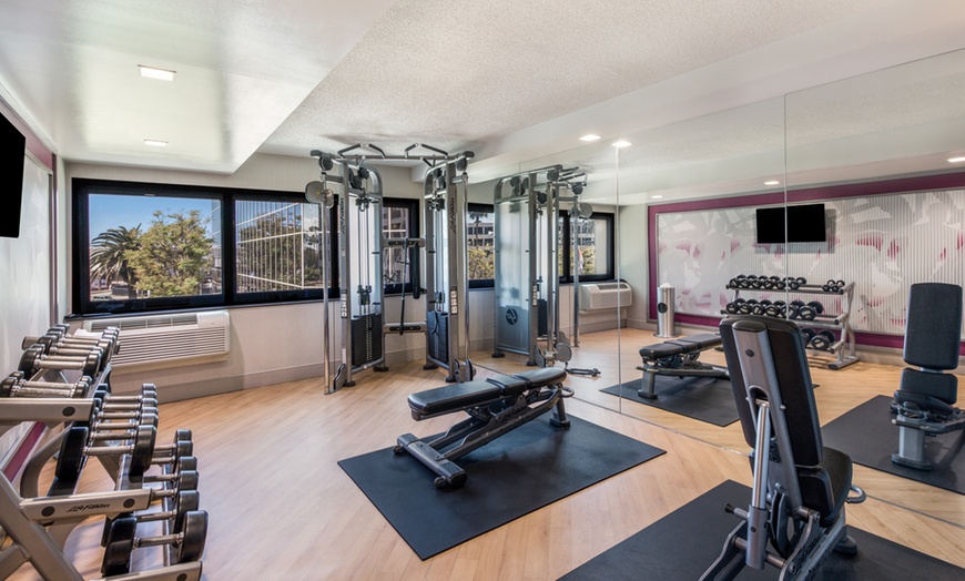 Image 16: Member Pricing: 4* Hotel Near Venice Beach With Shuttle, Pool 
