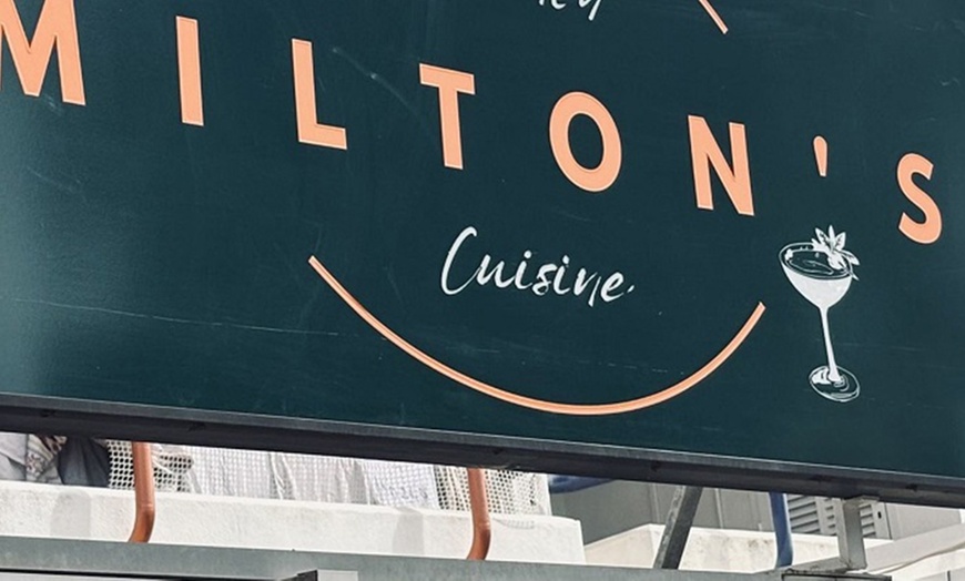 Image 22: Menú con gran variedad de platos y copa de vino para 2 o 4 personas