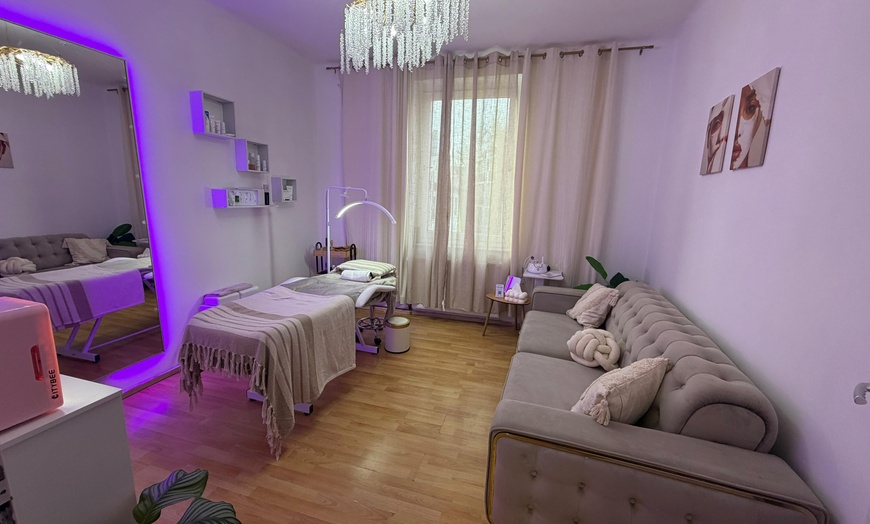 Image 4: BB Glow, Microneedling, Hydrogen-Behandlung oder Mikrodermabrasion