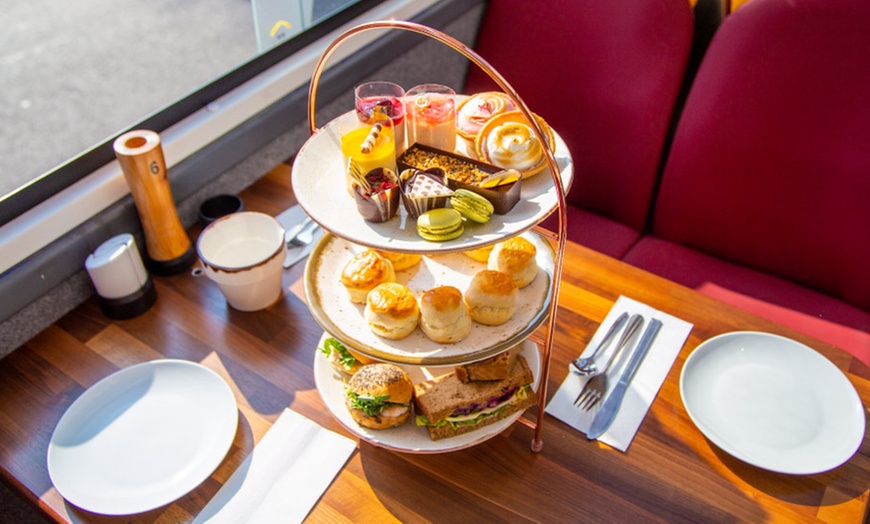 Image 2: Adult or Child Ticket to Buckingham Palace with Afternoon Tea