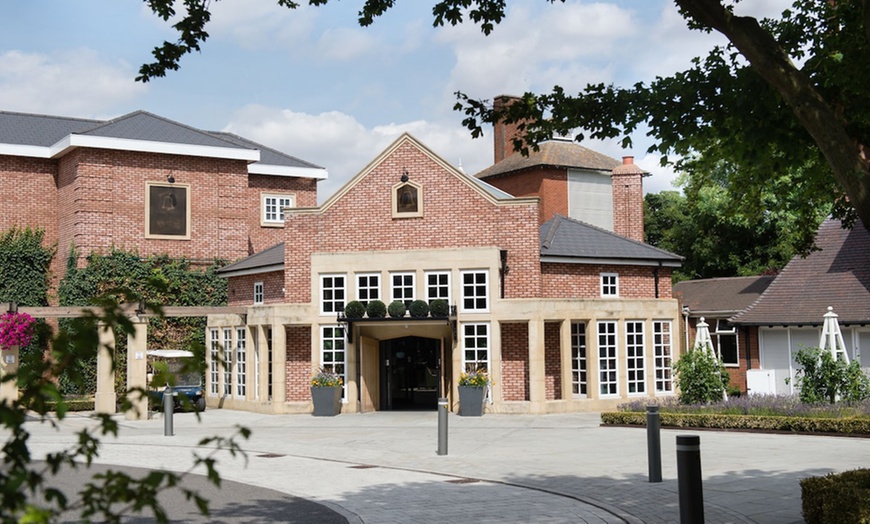 Image 8: North Warwickshire: 4* Stay with Breakfast and 3-Course Buffet Dinner