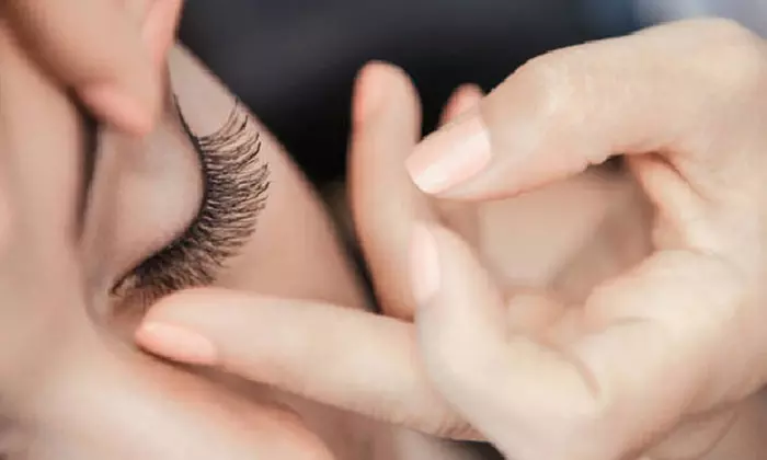 Hasta 33% de dto. en Extensiones de pestañas en Salon de belleza Priego