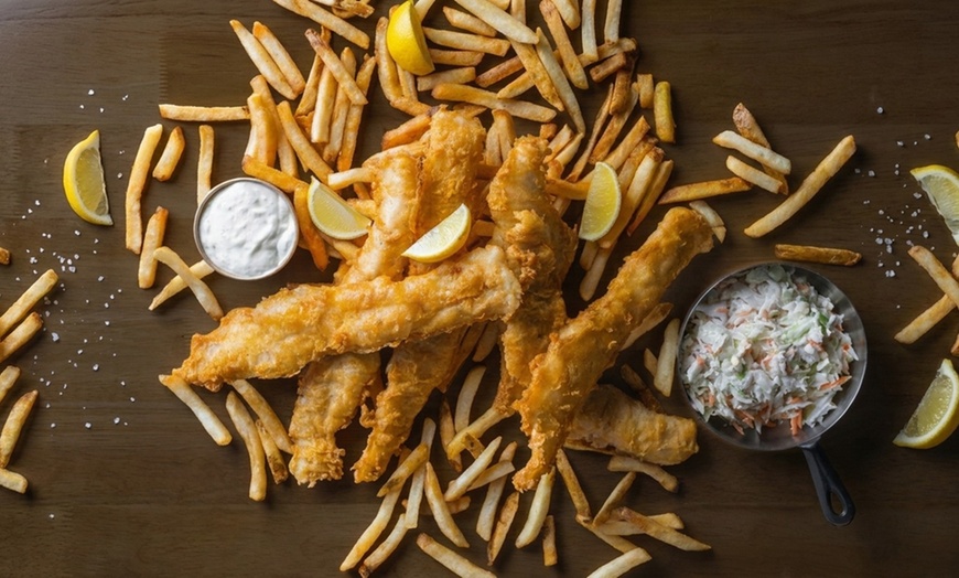 Image 5: Enjoy C$50 or C$100 Towards Food and Drinks at Joey's Fish Shack  