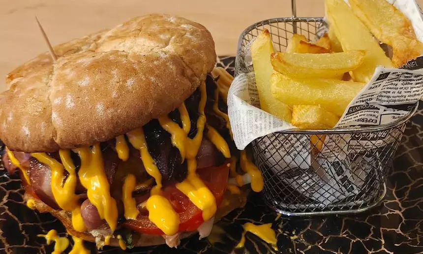 Menú mediterráneo para 2 o 4 personas con postre y bebida