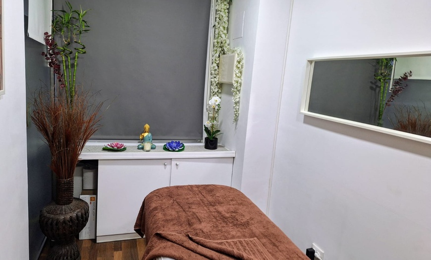 Image 7: Masaje balinés o de aceites esenciales de 45 o 60 min. para 1 persona