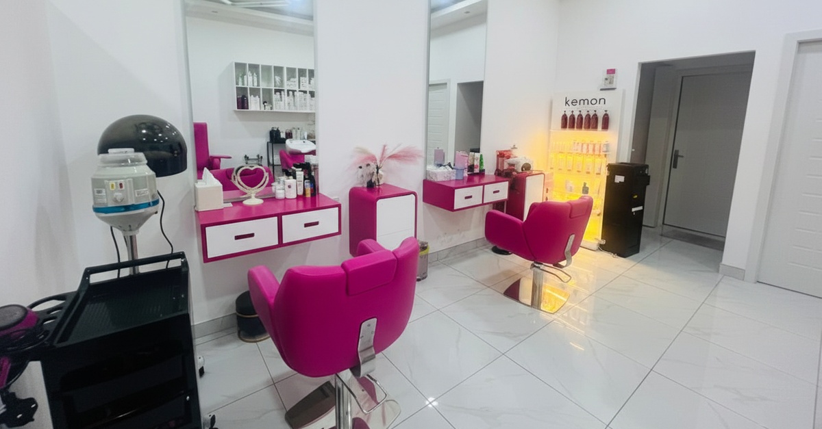 60-Minute Classic Or Hydra Facial Or Classic Facial With Mani-Ped 60-Minute Classic Or Hydra Facial Or Classic Facial With Mani-Ped