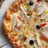 Image 6: Verse pizza's en frisdrank om af te halen en thuis van te genieten