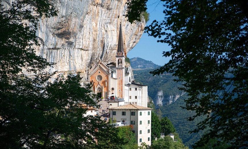 Image 5: Lago di Garda, Spiazzi: camera con colazione o mezza pensione per 2