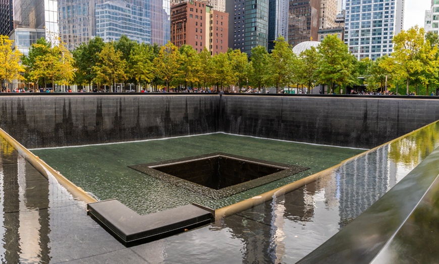 Image 3: Up to 27% Off 4.5-Hour Manhattan Bus & Walking Sightseeing Tour