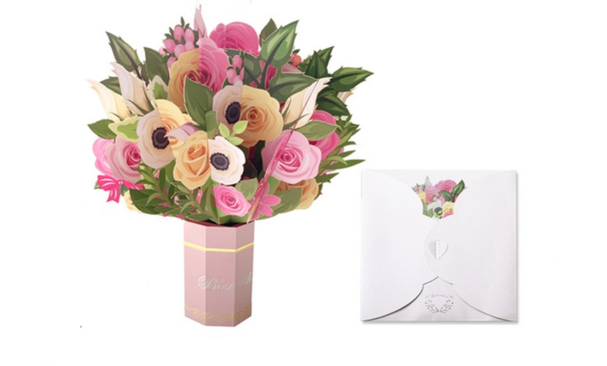 Image 5: 3D Flower Bouquet Pop-Up Greeting Cards