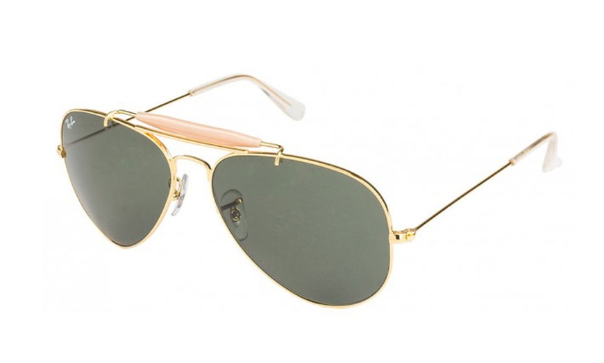 Image 7: Classic Ray-Ban Aviators