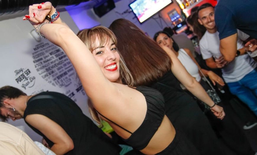 Image 3: Chin, chin: 2 horas de barra libre de cerveza para 1, 2 o 4 personas 