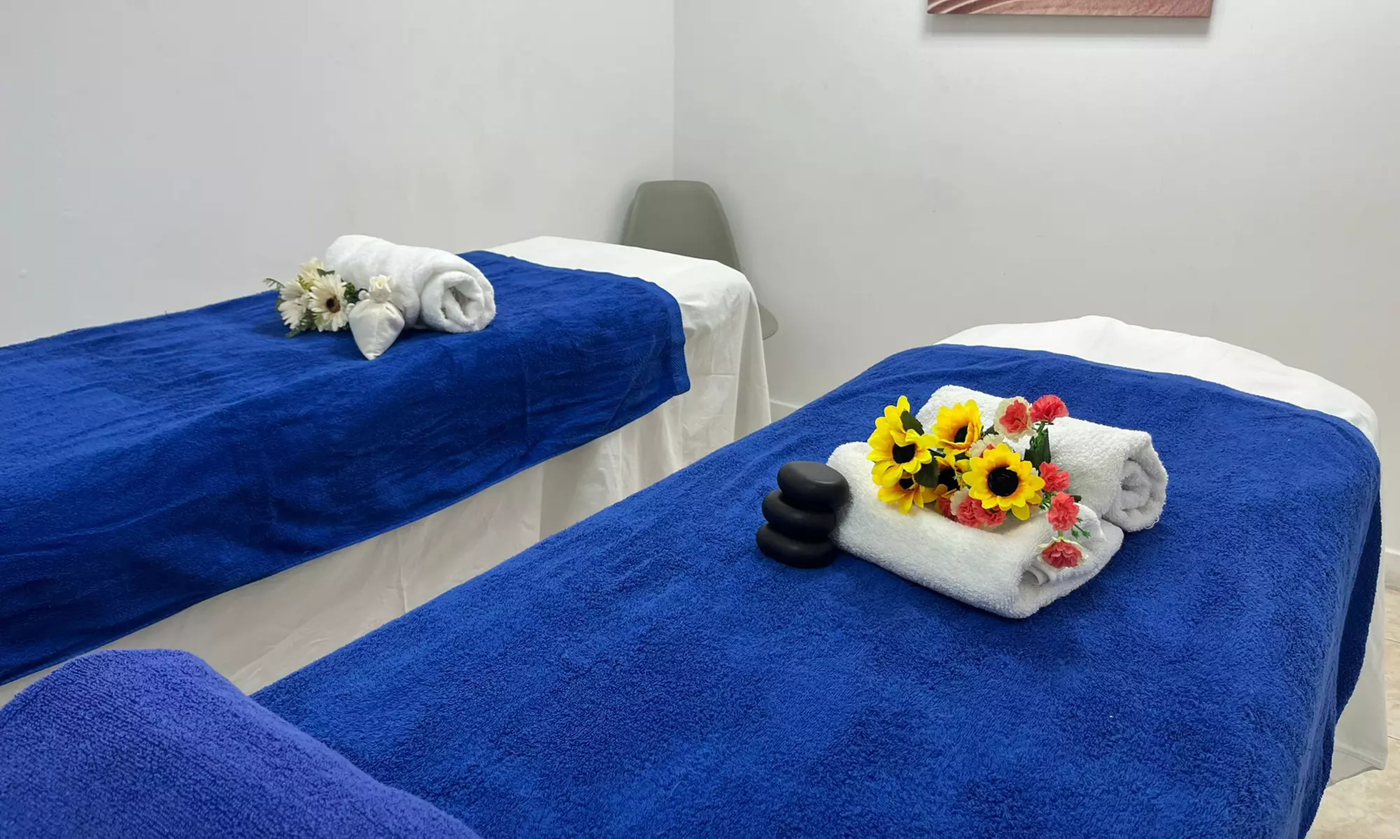 Masaje con opción a reflexología podal, peeling, sauna y ducha