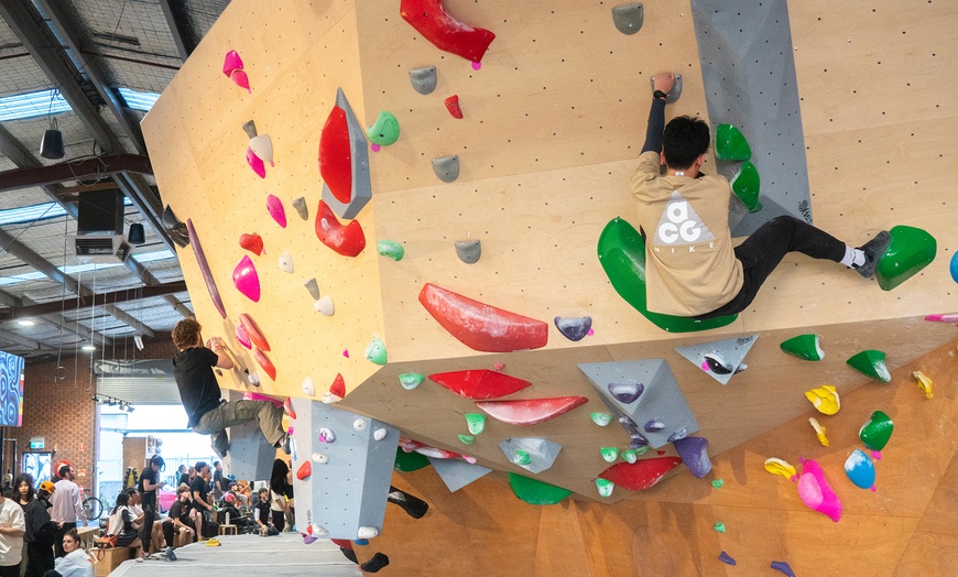 Image 5: Dive into Weekend Bouldering Fun for upto Four people on Two Locations