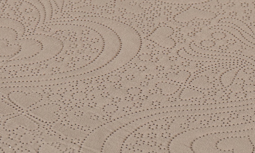 Image 6: Couvre-lit matelassé avec volants en dentelle