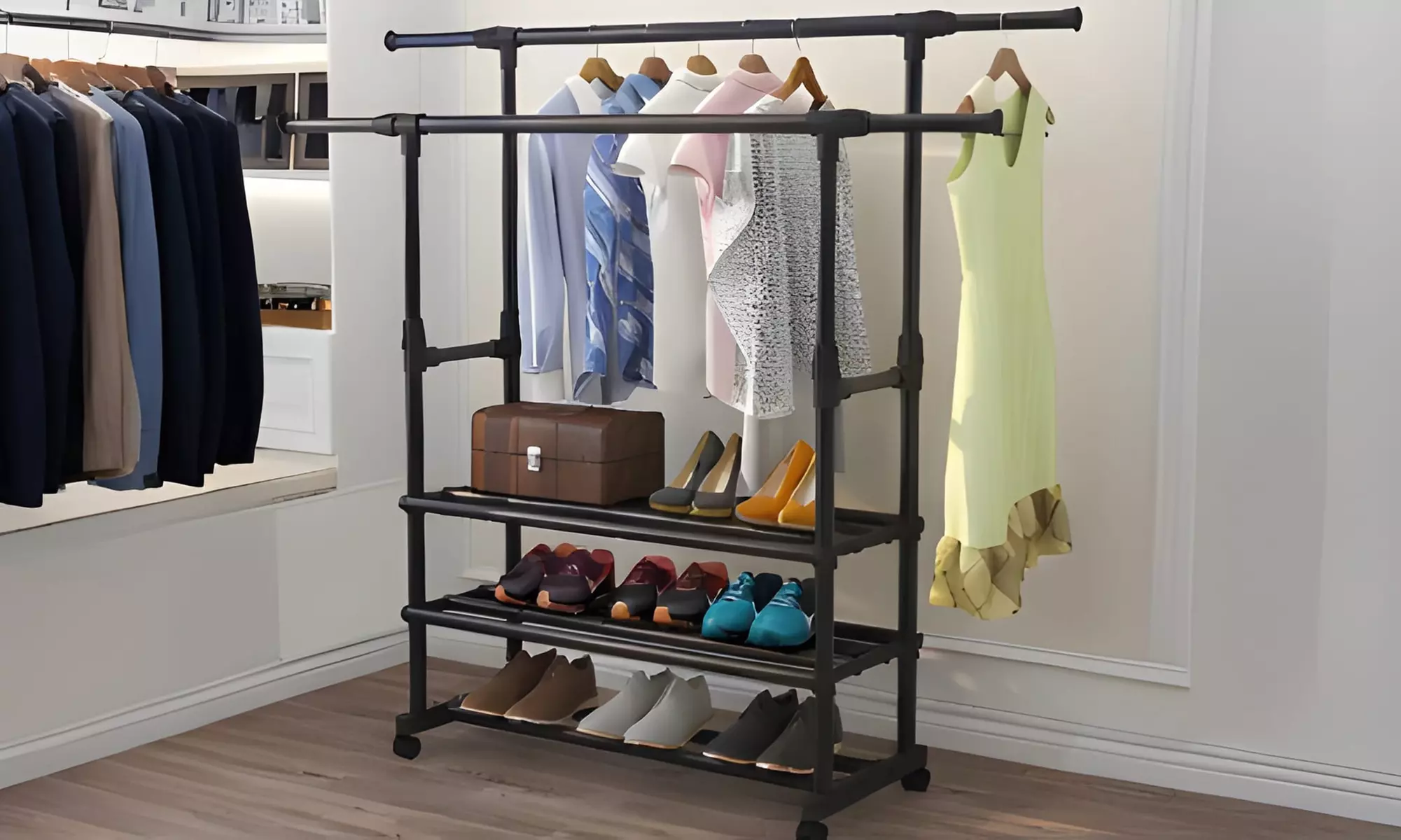 Portant multifonctionnel en métal avec étagères