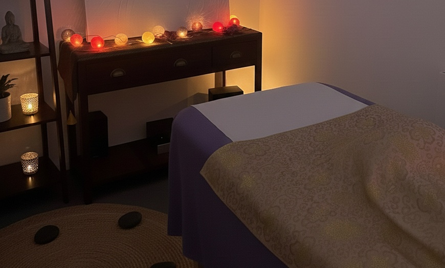 Image 3: Modelage californien et pierres chaudes à Toulon