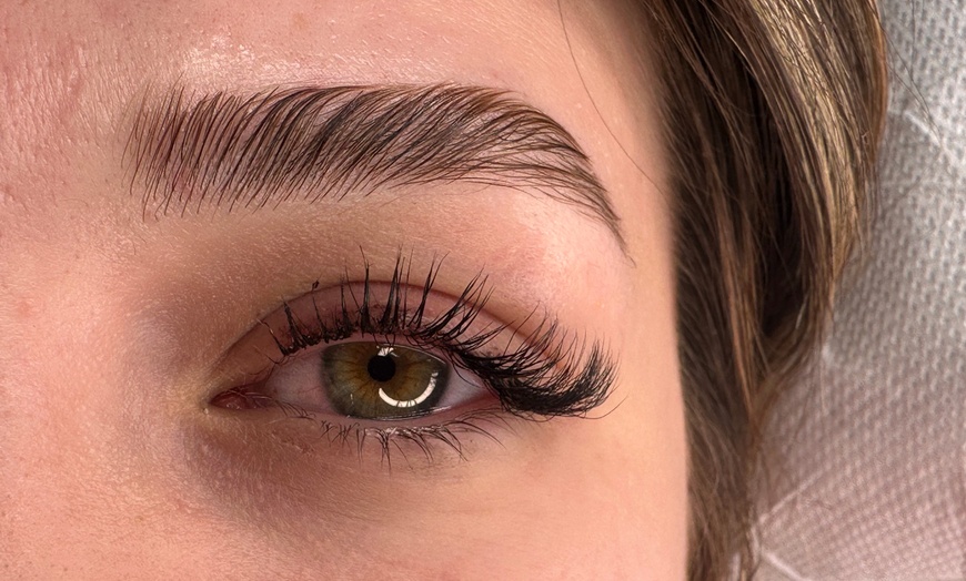 Image 6: Browlift, rehaussement de cils ou pose "fox eyes"