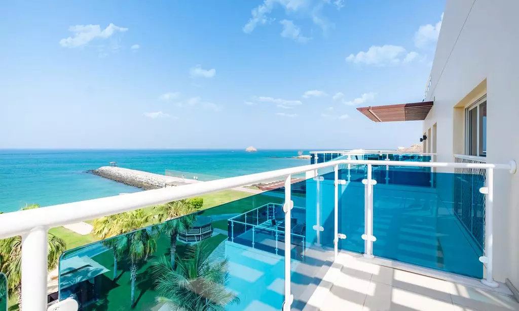 5* Fujairah: One Night Stay with Breakfast or Half Board